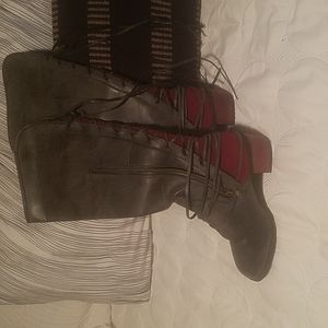 Gray lace up back boot size 6